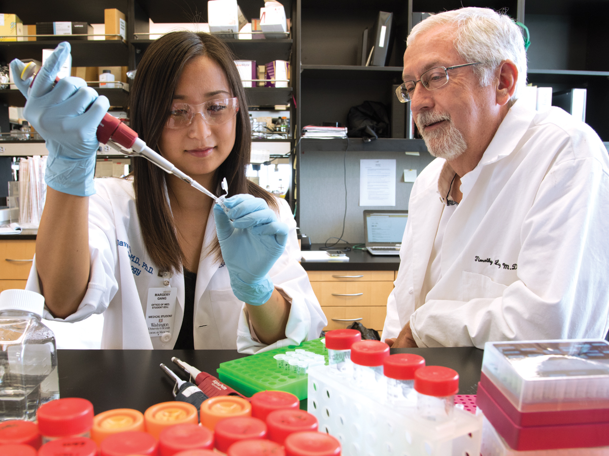 Medical student Margery Gang collaborates on an acute myeloid leukemia project with Timothy Ley, MD, the Lewis T. and Rosalind B. Apple Chair in Oncology. 